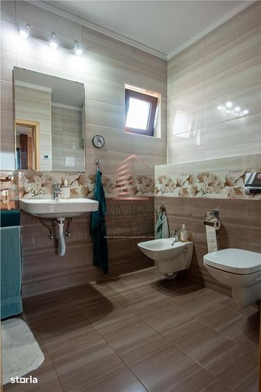 Casă cu 7 camere decomandat cu Teren 485 Mp în Iosia