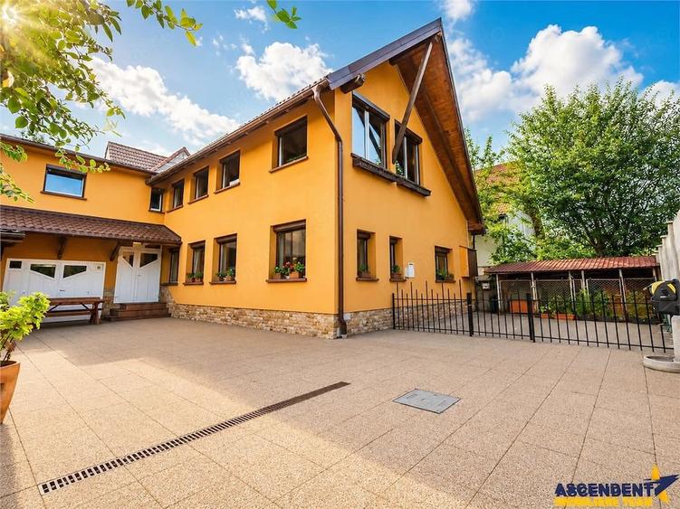 Casă cu Teren 343 Mp în Florilor