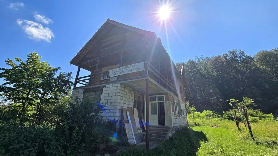 Casă cu 4 camere în Nadăș