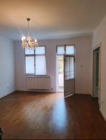 Casă individuală cu 10 camere cu Teren 150 Mp în Cotroceni
