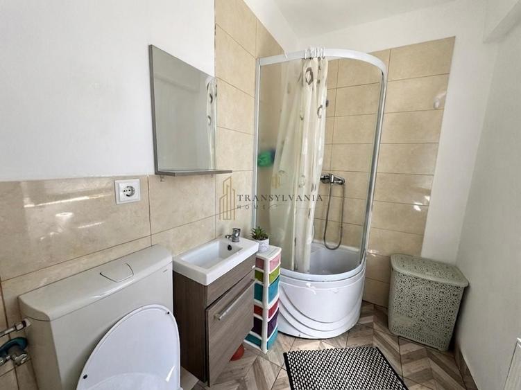 Apartament cu 3 camere semidecomandat în Nord