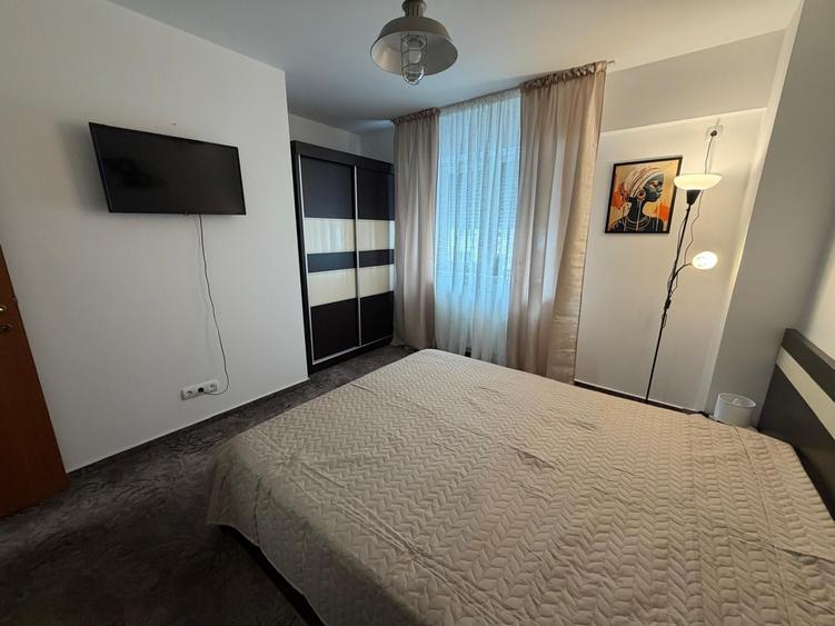 Apartament cu 2 camere decomandat, mobilat în Est
