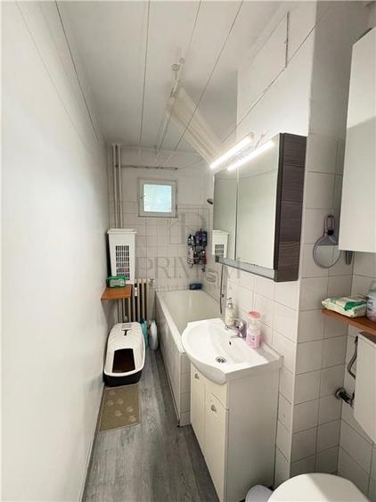 Apartament cu 3 camere semidecomandat, mobilat în Circumvalațiunii