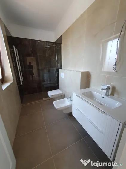 Apartament cu 5 camere decomandat în Dumbrăvița