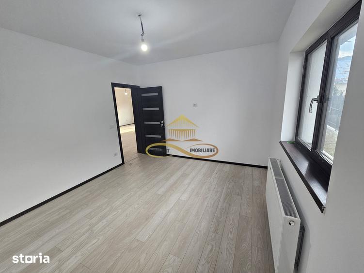 Casă cu 4 camere cu Teren 390 Mp în Gârleni