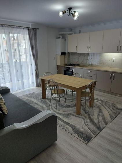 Apartament cu 3 camere decomandat în Florești