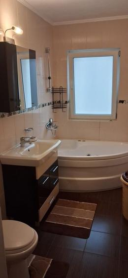 Apartament cu 3 camere decomandat în Florești