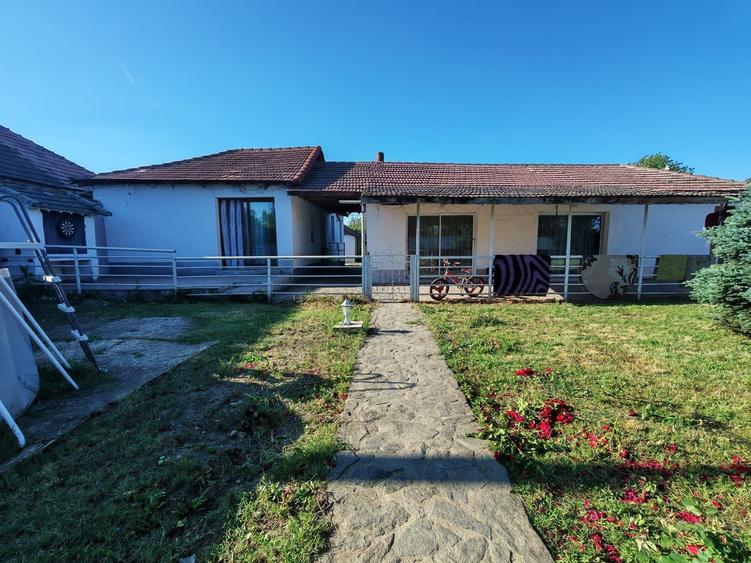 Casă cu 4 camere în Bistreț