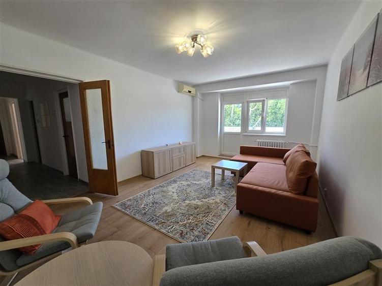 Apartament cu 2 camere decomandat, mobilat în Calea Victoriei