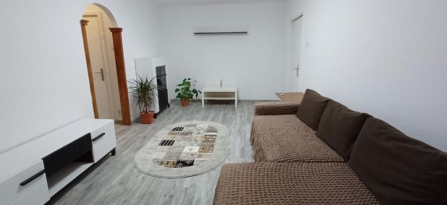 Apartament cu 2 camere semidecomandat, mobilat în Tineretului — fotografia 1