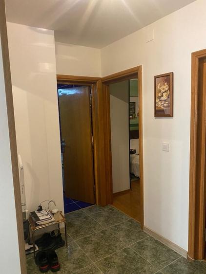 Apartament cu 3 camere decomandat, mobilat în Trocadero