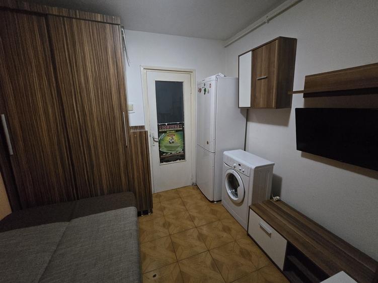 Garsonieră decomandată în Exterior Vest