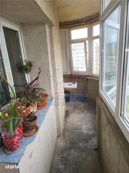 Apartament cu 4 camere decomandat în Nicolina