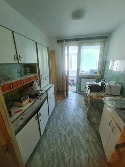 Apartament cu 3 camere decomandat în Mazepa 1