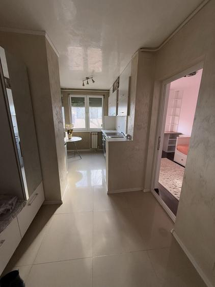 Apartament cu 3 camere semidecomandat în Nicolae Bălcescu