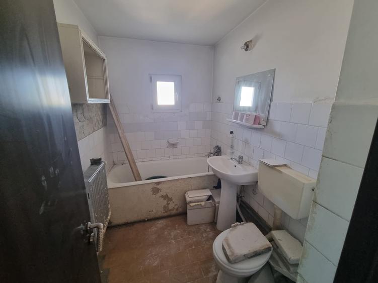 Apartament cu 2 camere decomandat în Tomești