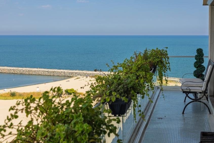 Apartament cu 4 camere decomandat, mobilat în Faleza Nord