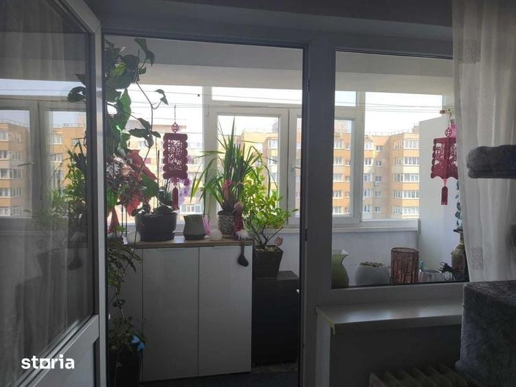 Vand apartament 4 camere , decomandat, la autogara Militari et. 8/10 - 7