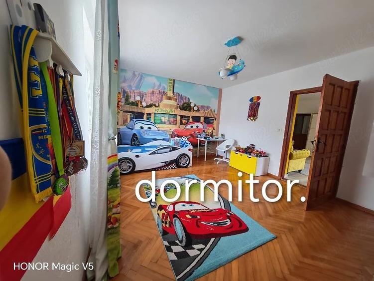 Casă cu 6 camere cu Teren 907 Mp în Moșnița Nouă