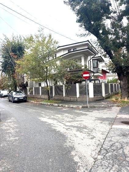 Casă individuală cu 5 camere cu Canalizare în 13 Septembrie