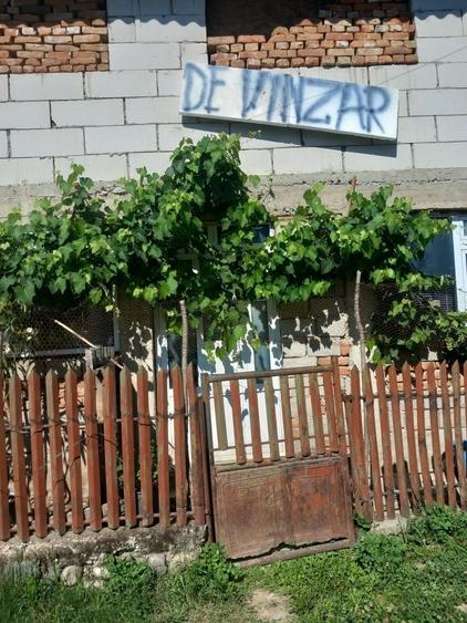 Casă cu 4 camere în Domnești
