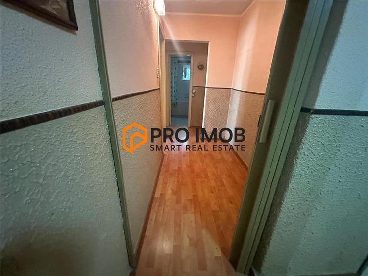 Apartament cu 3 camere decomandat în Est