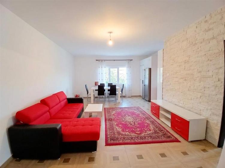 Apartament cu 3 camere decomandat în Paleu