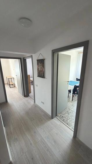 Apartament cu 2 camere decomandat în 1 Decembrie