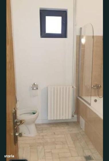 Casă cu 4 camere cu Canalizare în Central