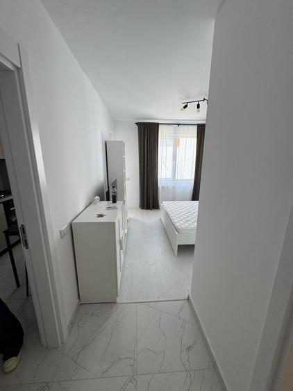 Garsonieră decomandată în Roșu