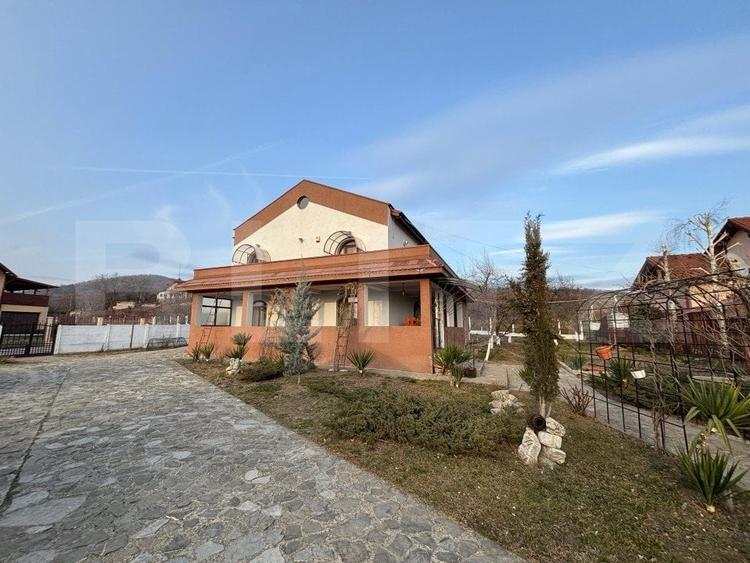 Casă cu 5 camere cu Teren 2300 Mp în Aninoasa