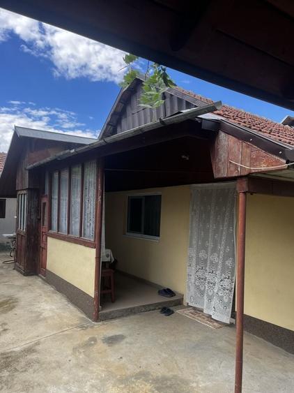 Casă cu 4 camere în Ciorani