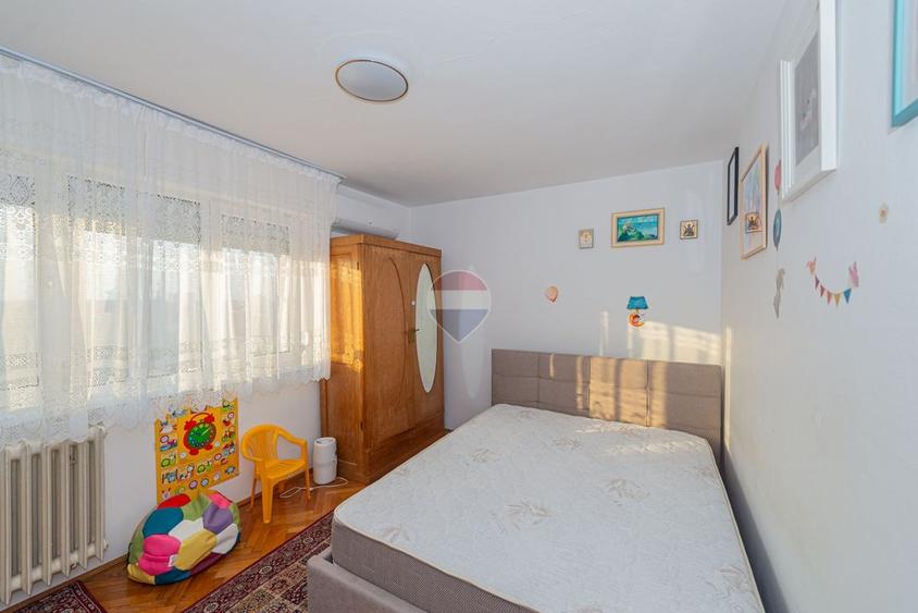 Apartament cu 3 camere semidecomandat, mobilat în Bucureștii Noi