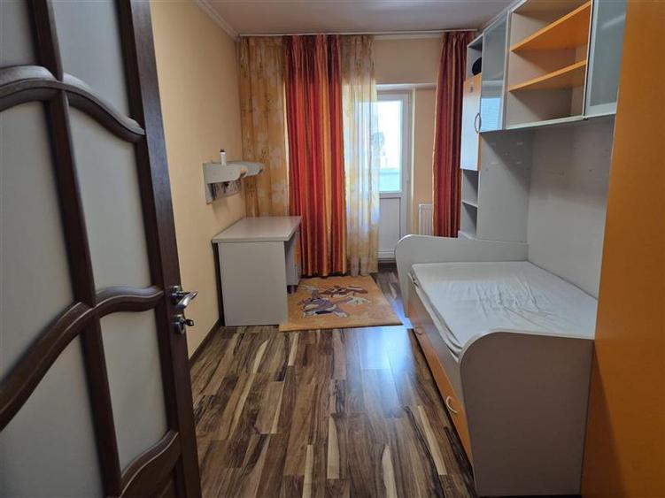 Apartament cu 3 camere decomandat, mobilat în Păcurari