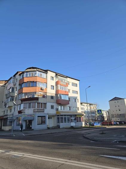 Apartament cu 2 camere decomandat în Micro 11