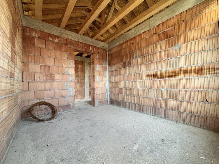 Duplex cu 3 camere cu Canalizare în Chinteni