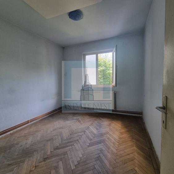 Apartament cu 3 camere semidecomandat în Vlahuță