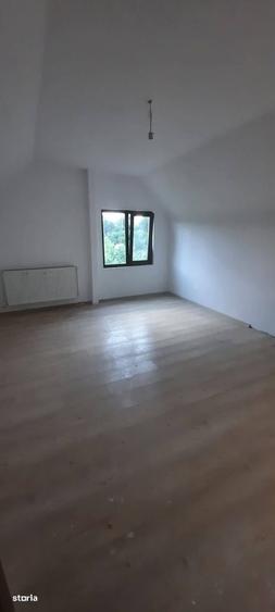 Casă cu 4 camere în Voinești