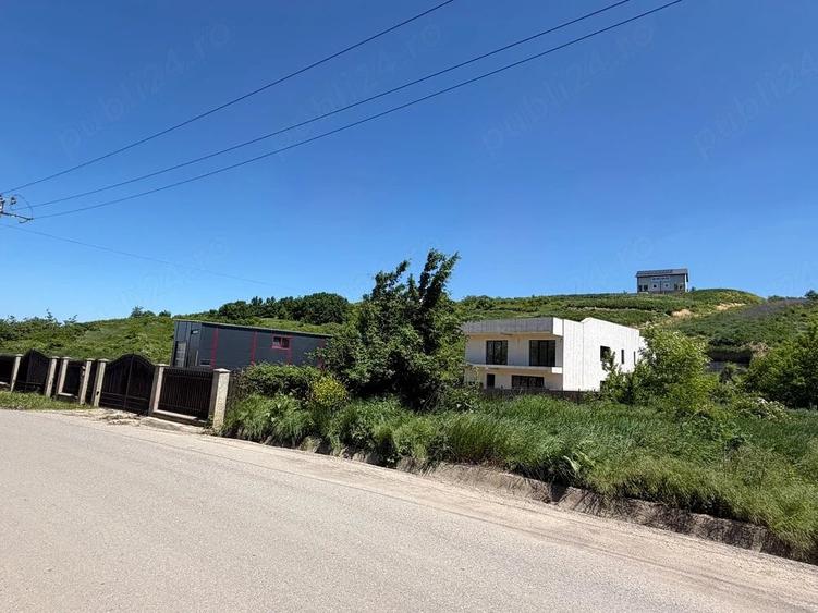 Casă cu Teren 1800 Mp în Central