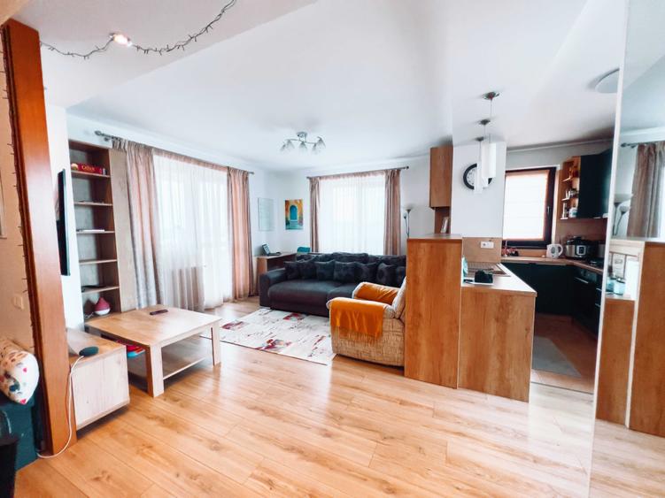 Apartament cu 3 camere decomandat în Sisești