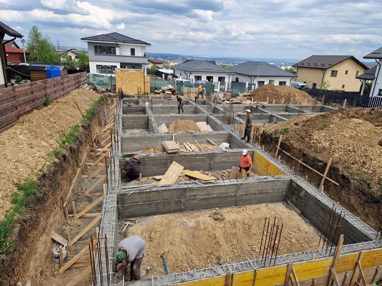 Teren Construcții intravilan de 1000 mp, în Valea Adâncă