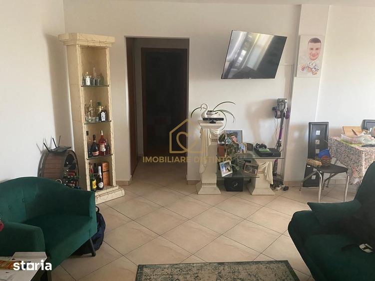 Apartament cu 3 camere decomandat în Recea