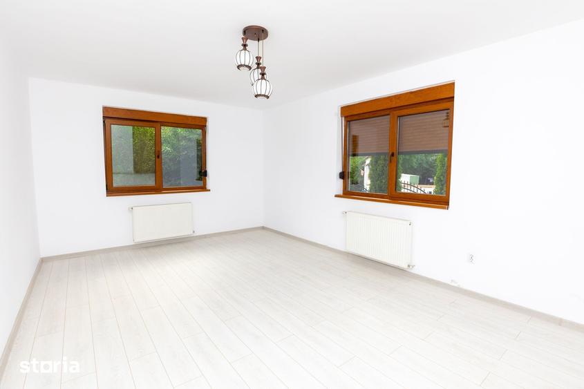 Casă cu 5 camere cu Teren 1029 Mp în Bezdead