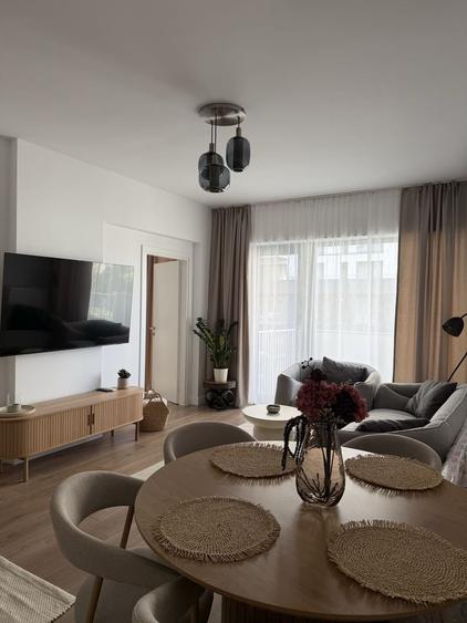 Apartament cu 3 camere semidecomandat în Exterior Vest