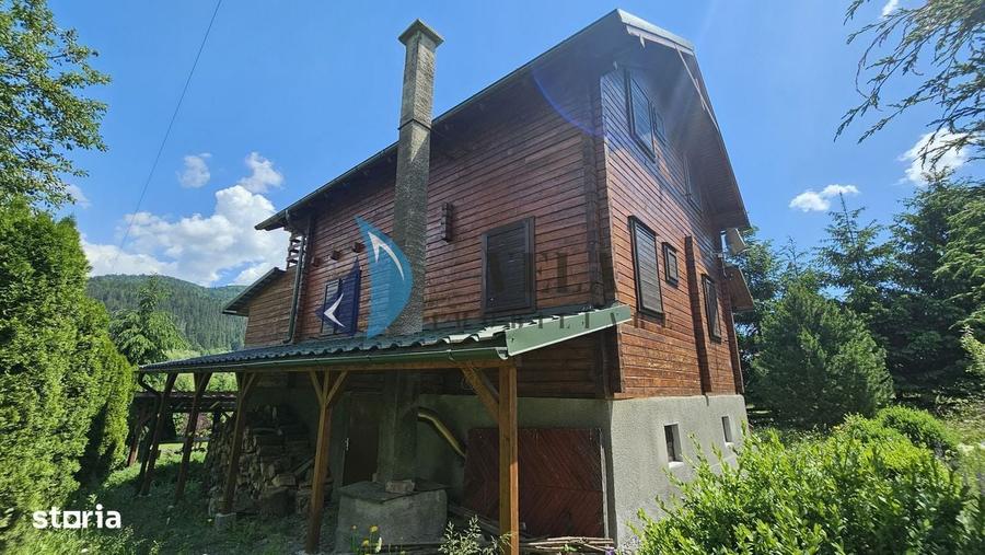 Casă cu 4 camere în Neagra