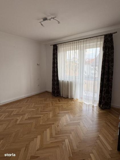 Apartament cu 4 camere în Stana