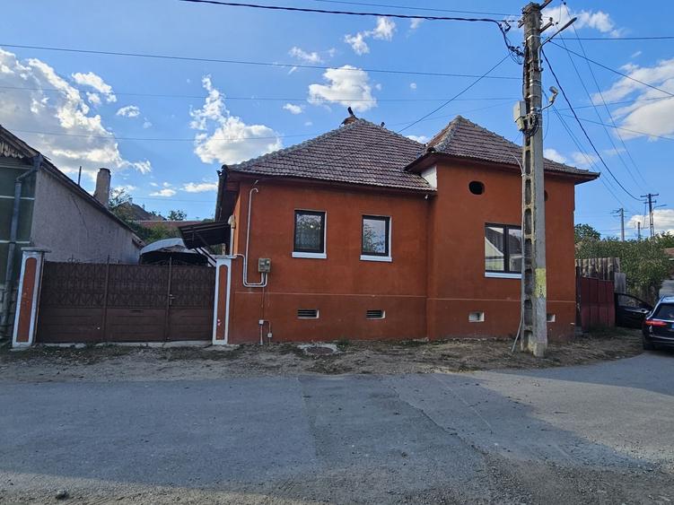 Casă cu 4 camere în Dobârca