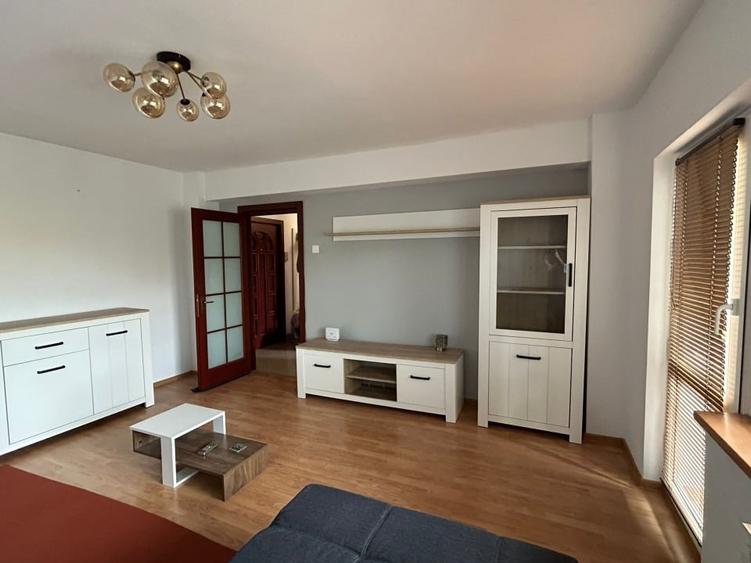 Apartament cu 2 camere decomandat, mobilat în Decebal