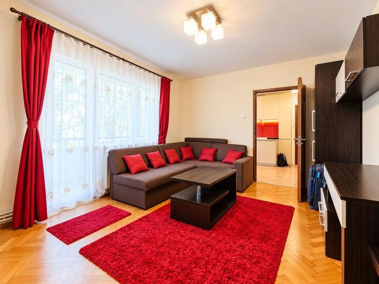 Apartament cu 3 camere semidecomandat, mobilat în Gheorgheni