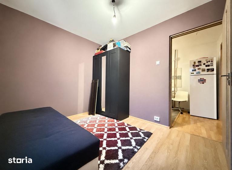 Apartament cu 4 camere decomandat în Tei